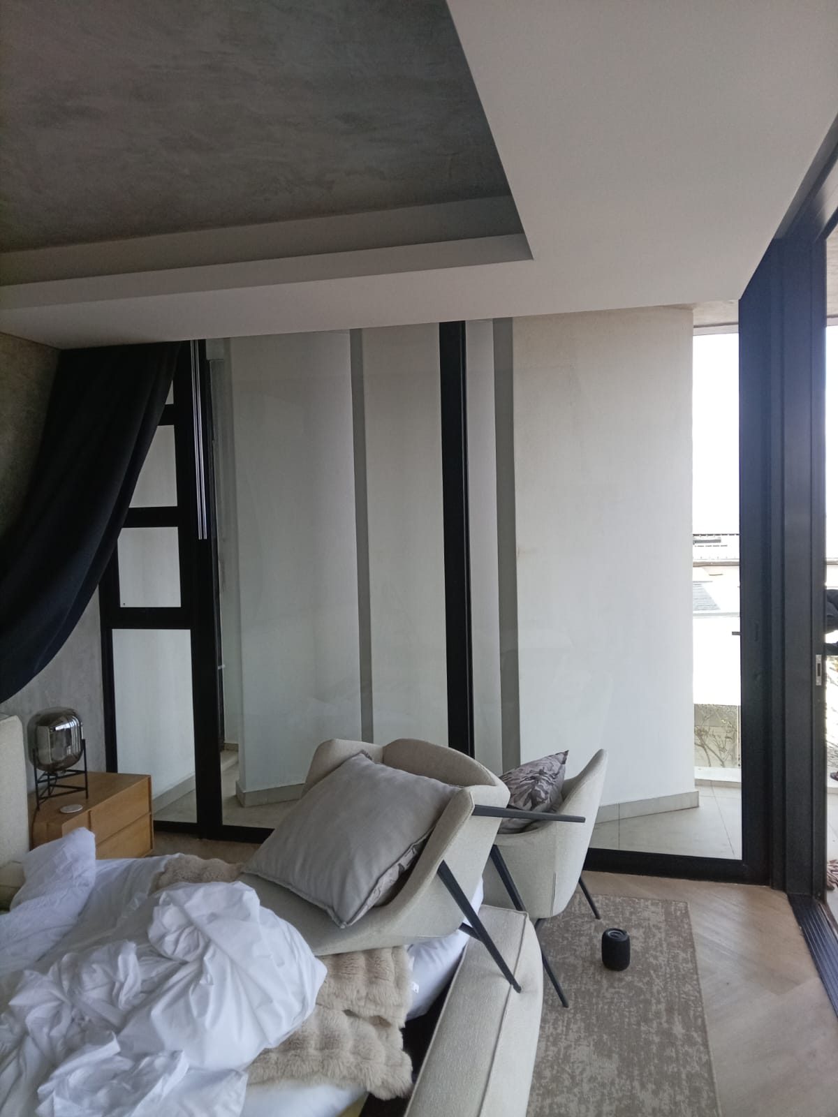 Large residential glass surfaces