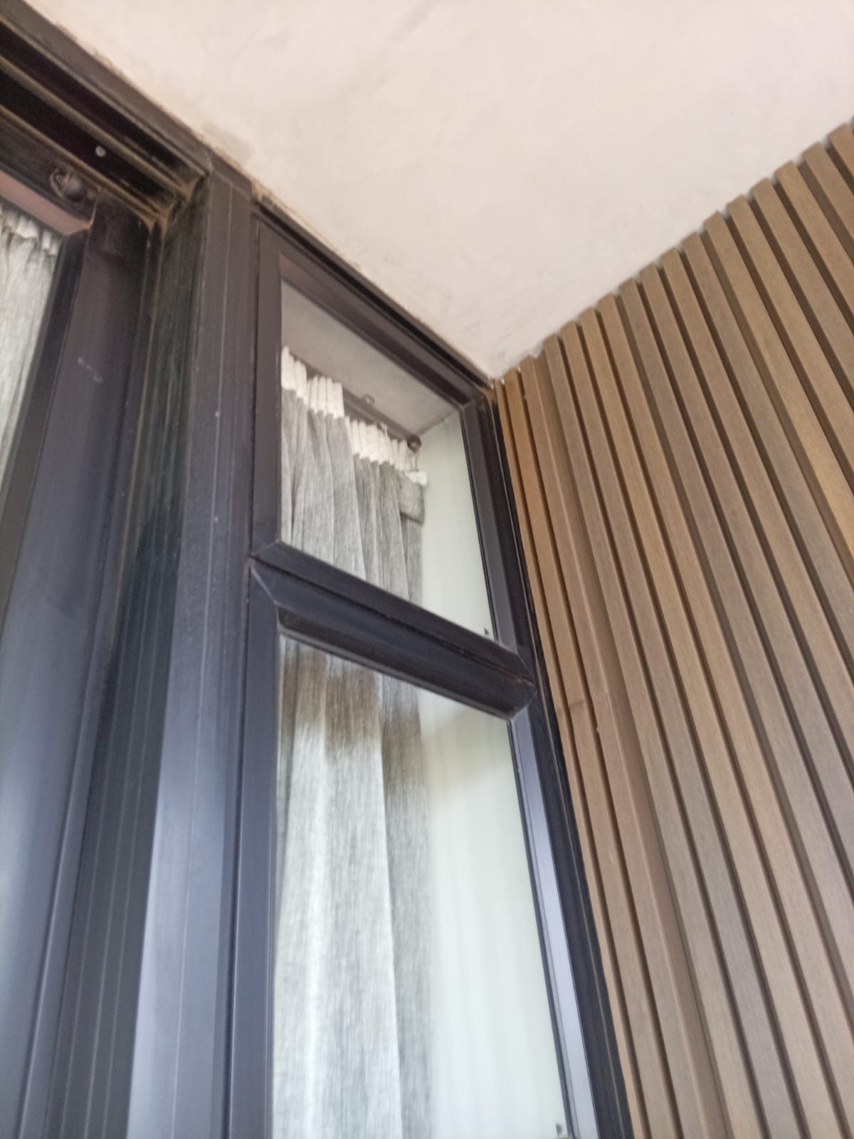 Detailed window cleaning